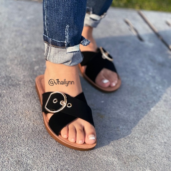 Black vegan leather adjustable buckle sandal - Picture 6 of 6